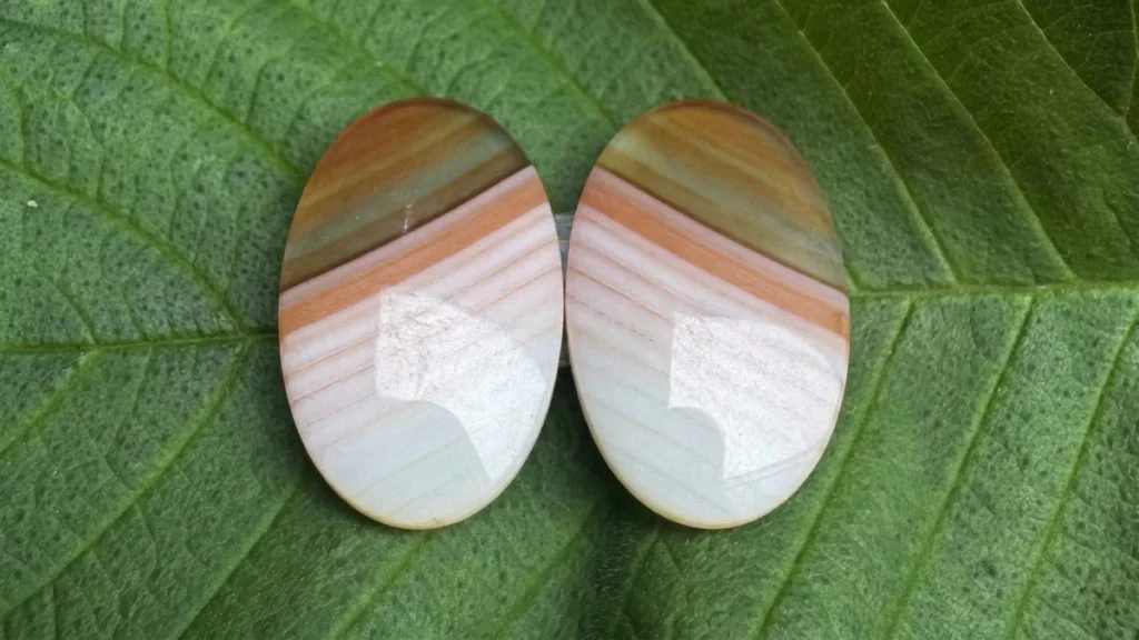 oval cabochon